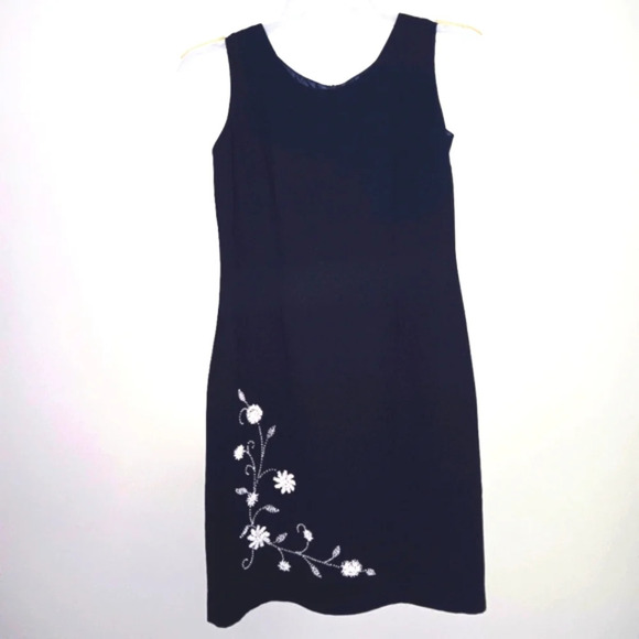 STUDIO I women's black dress size 8 with beaded white floral - Picture 1 of 5